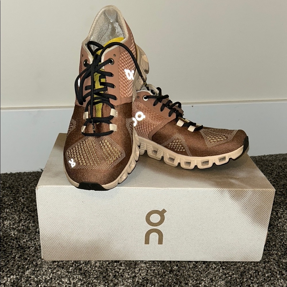 On Cloud mocha/mauve Athletic Shoes